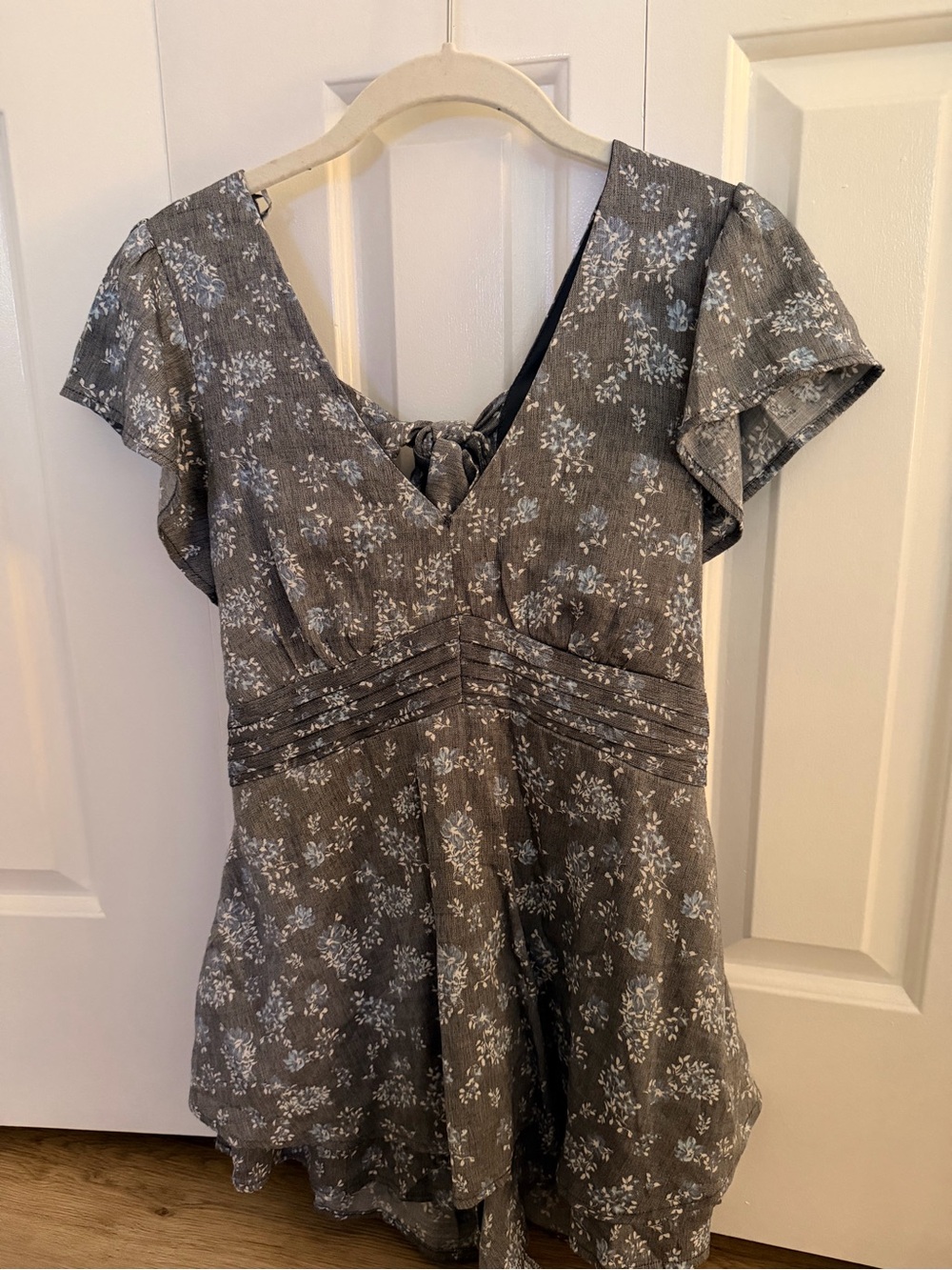 Francesca's Collections Gray Floral V-Neck Tunic